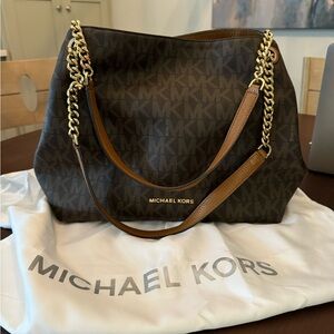 Michael Kors signature should bag